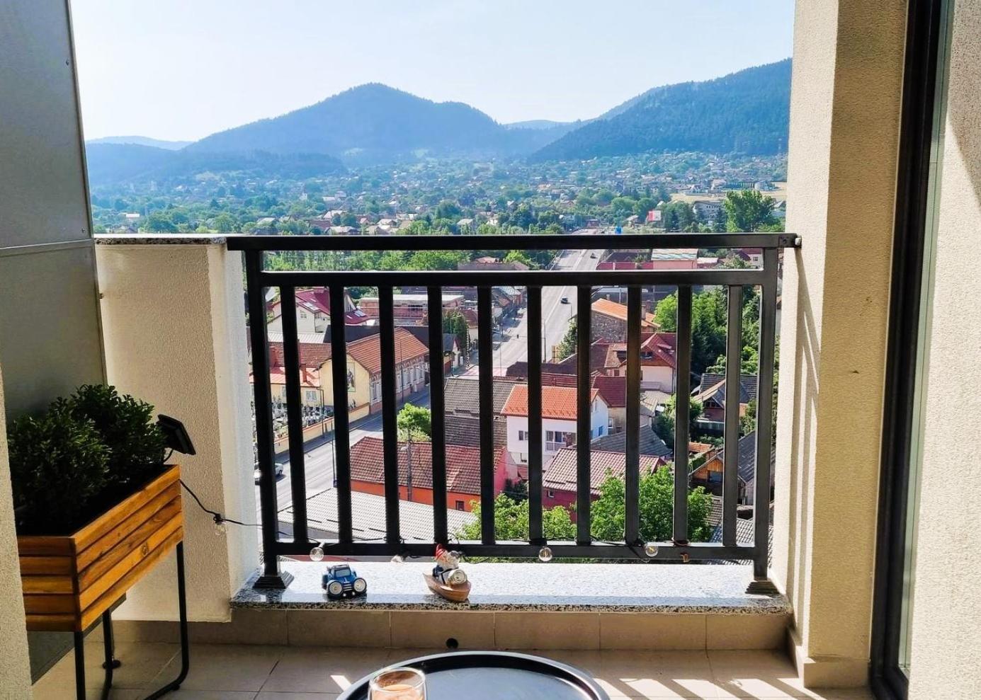 Mountain View Retreat Apartment - Private Parking Brasov Luaran gambar